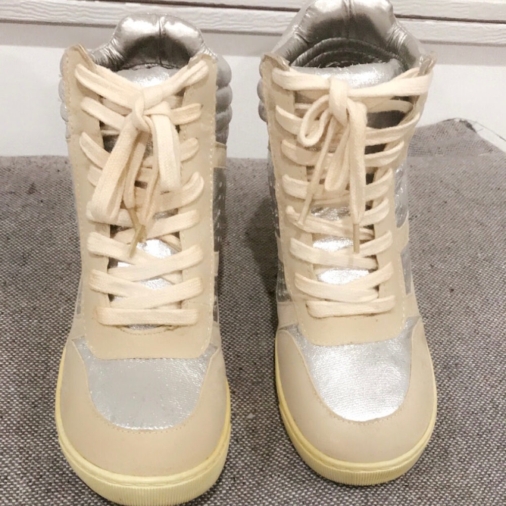 Cream And Silver Ankle High Women’s Shoes Size 9